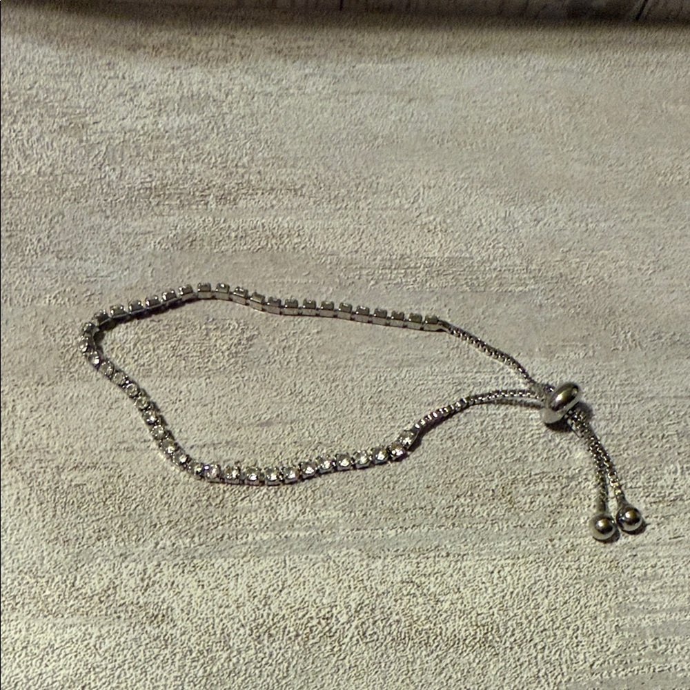 Elegant Silver Bracelet with Sparkling Stones